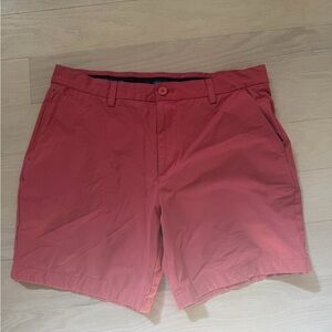 Vineyard Vines On The Go- Coral Shorts size 33